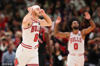 更衣室的氛 更衣室的氛