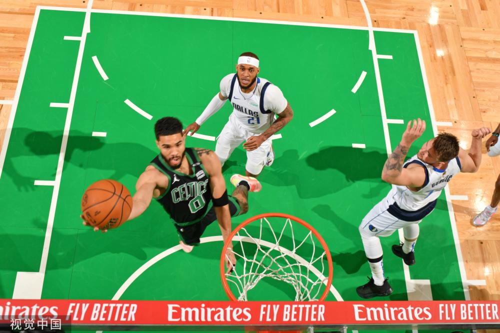 许多球迷甚 许多球迷甚