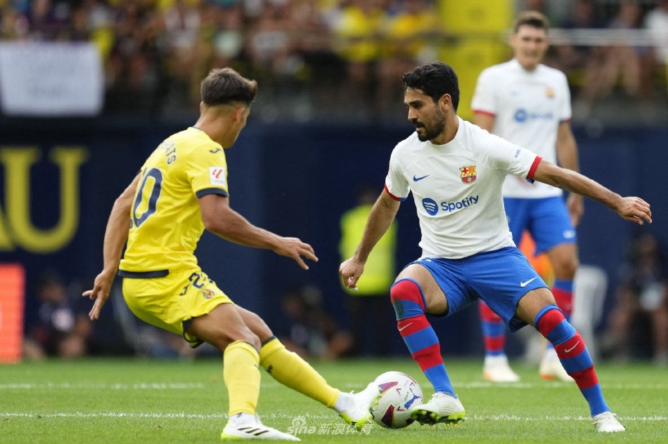 显得十分 显得十分